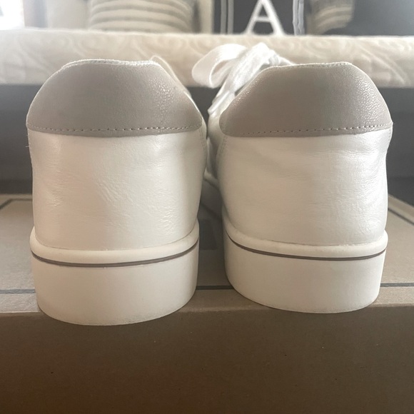 MIA Womens Sneaker Shoes Size 6.5 White/Taupe - Picture 3 of 5